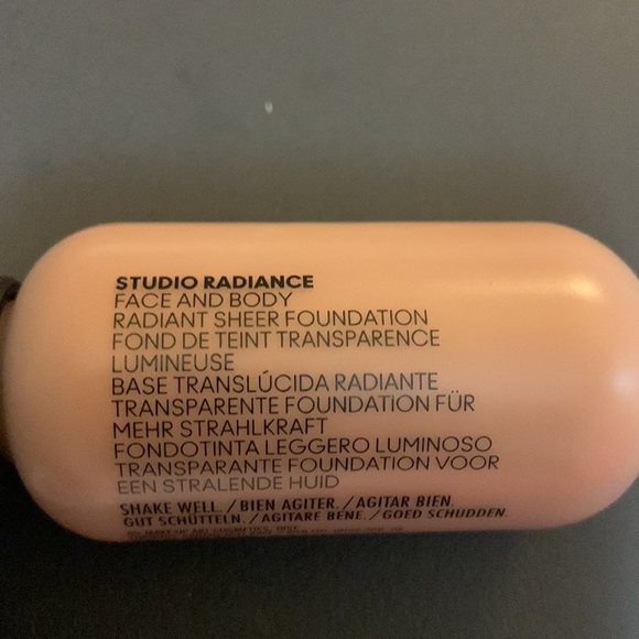 Mac Studio Radiance Face and Body Sheer Radiance Foundation - Picture 5 of 7